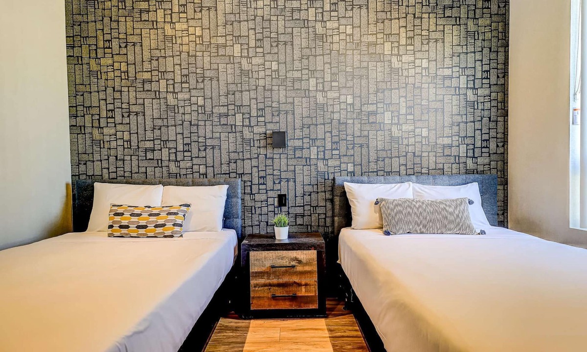 Northeast Mississauga Hotel | Dream Suites - Deluxe Family Suite