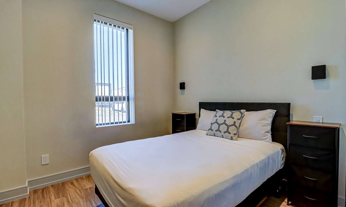 Northeast Mississauga Hotel | Dream Suites - Deluxe Double Suite