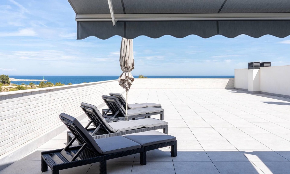 Roques Daurades Apartment | Dream vacations in front of the Mediterranean Sea