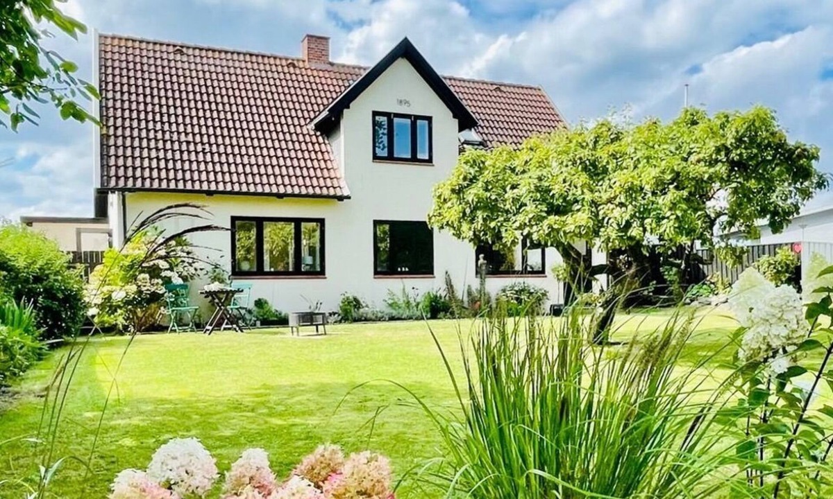 Fej House | Dream vacation home on Fejø with sea view