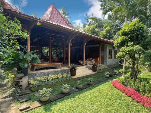Bangunjiwo House | Dream Village Villa Jogja