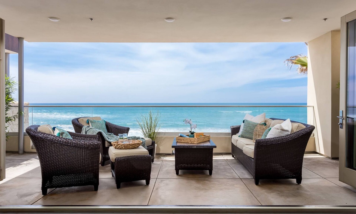 Townsite Condo | Dream Waterfront Escape P700-206