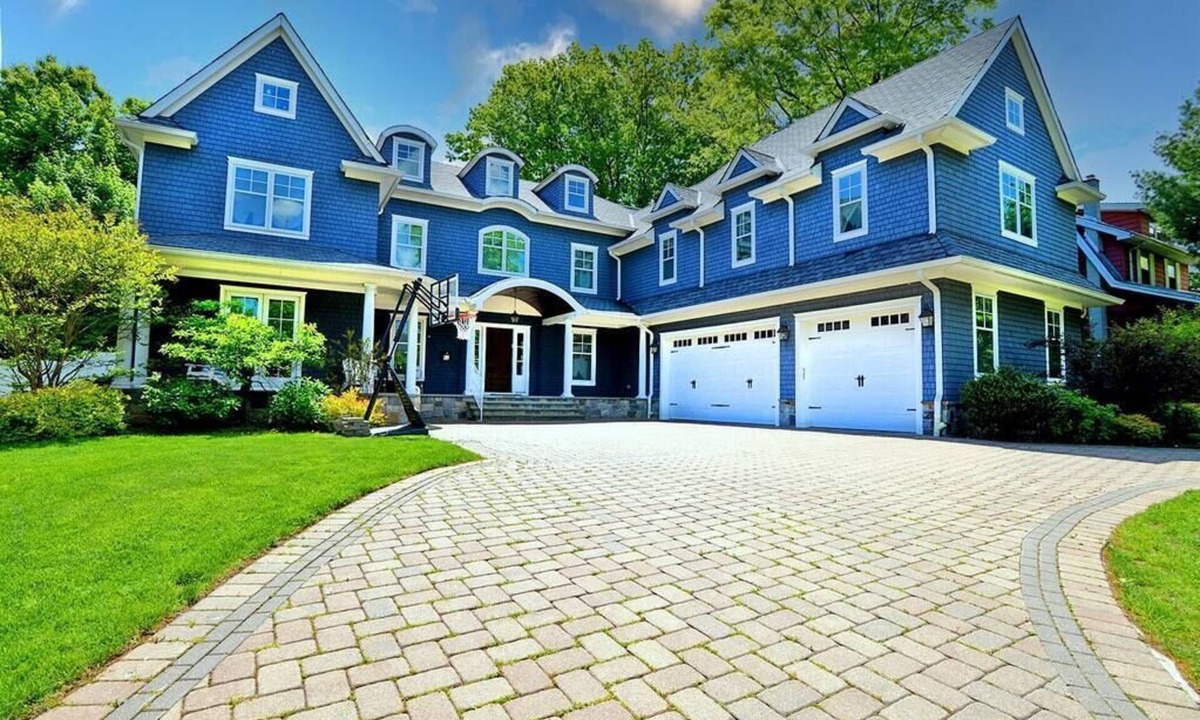 Teaneck House | Dream World Cup Summer Vacation Home in NJ - Sleeps 20!