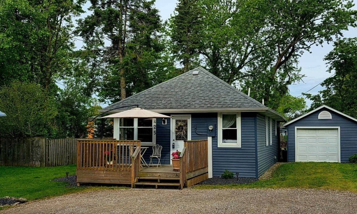 Colchester House | Dreamcatcher Coast House