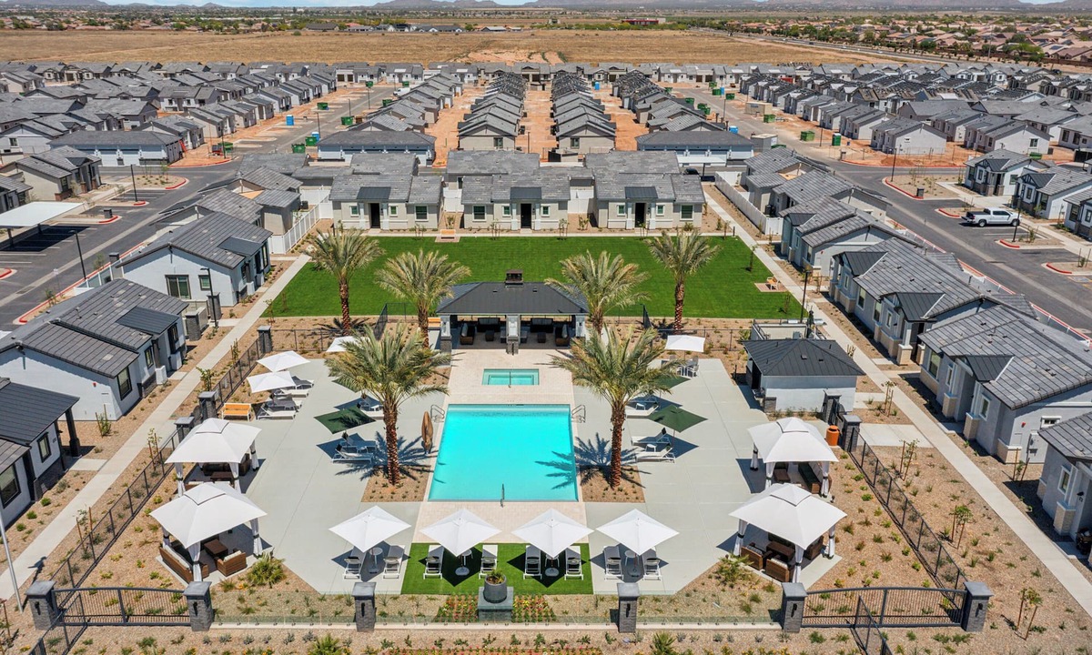 Casa Grande House | Dreamlight Modern Home with Pool and BBQ