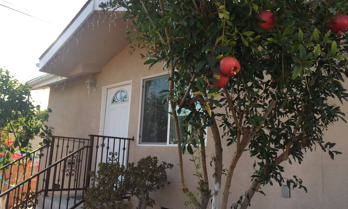Burbank House | Dreams & Streams . Second dwelling with front yard and backyard.