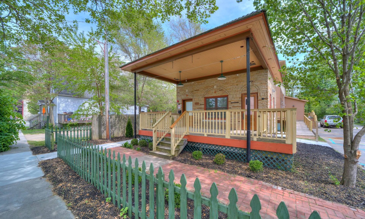 Nelson Hotel | DreamStay on Clay