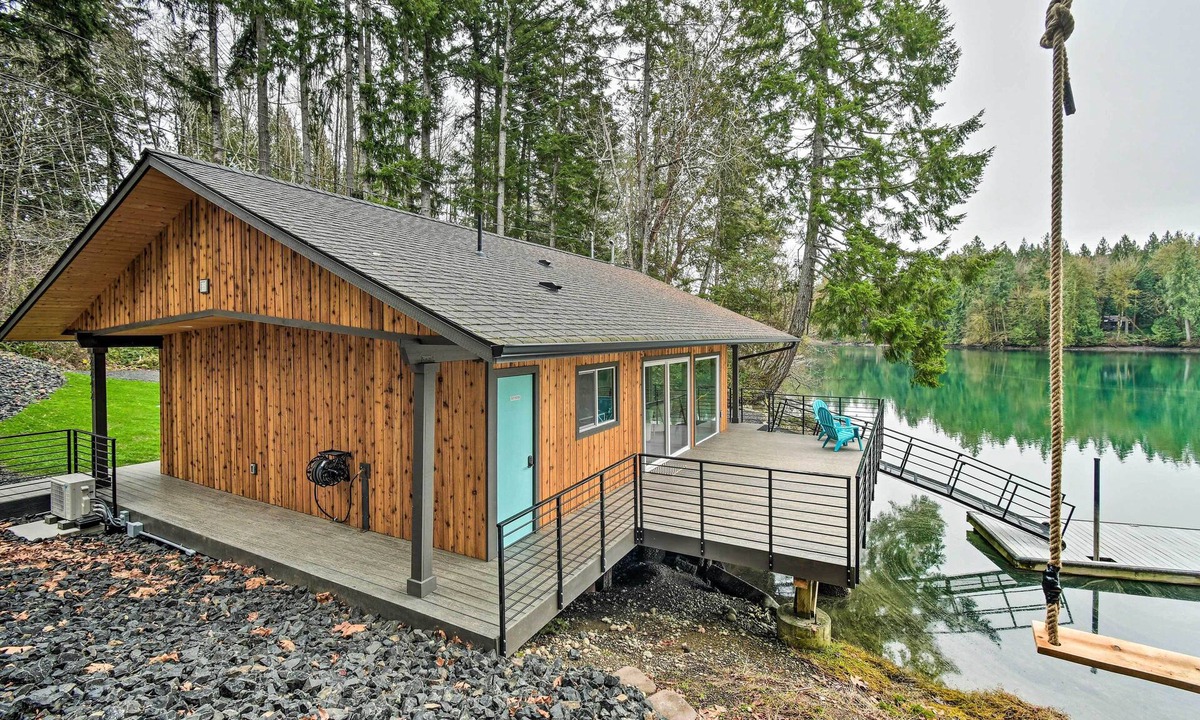 Olympia Cabin | Dreamy Bayfront Cabin w/View, Dock & Kayaks