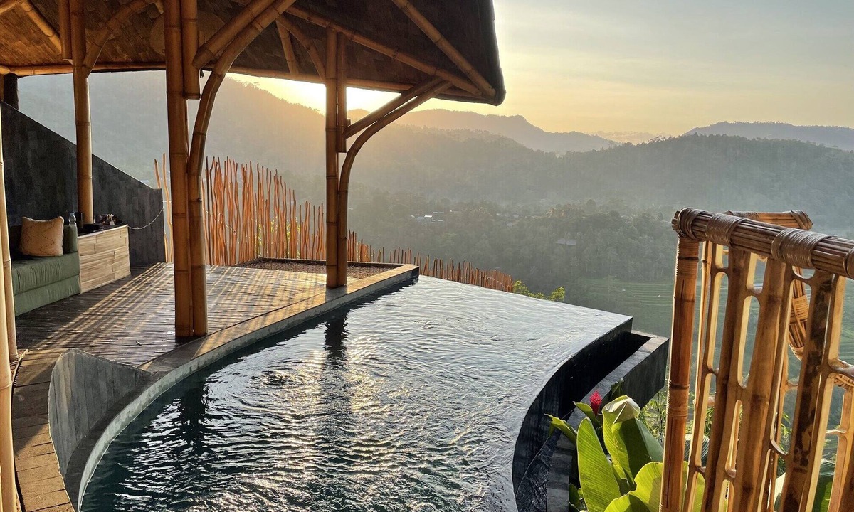 Klungkung Villa | Dreamy Cliffside Bamboo Villa with Pool and View