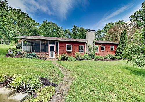 Horse Shoe House | Dreamy Farmhouse