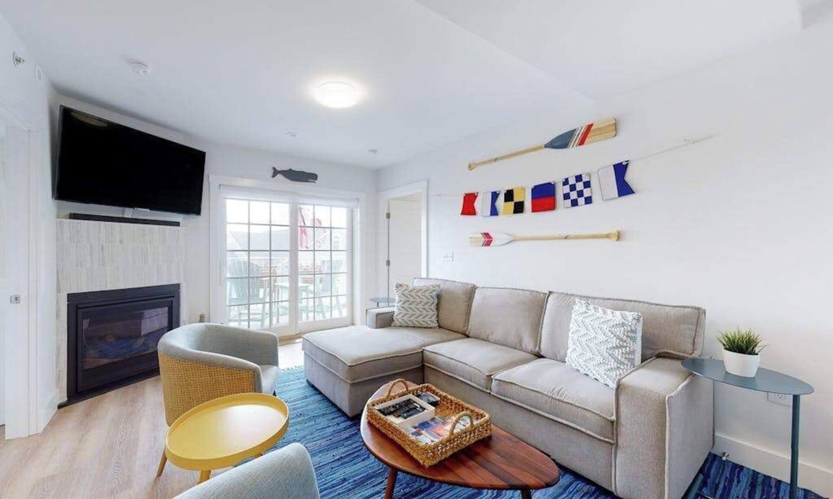 Dennis Port Condo | Dreamy ocean-view perch with furnished balcony & beach access - dog-friendly