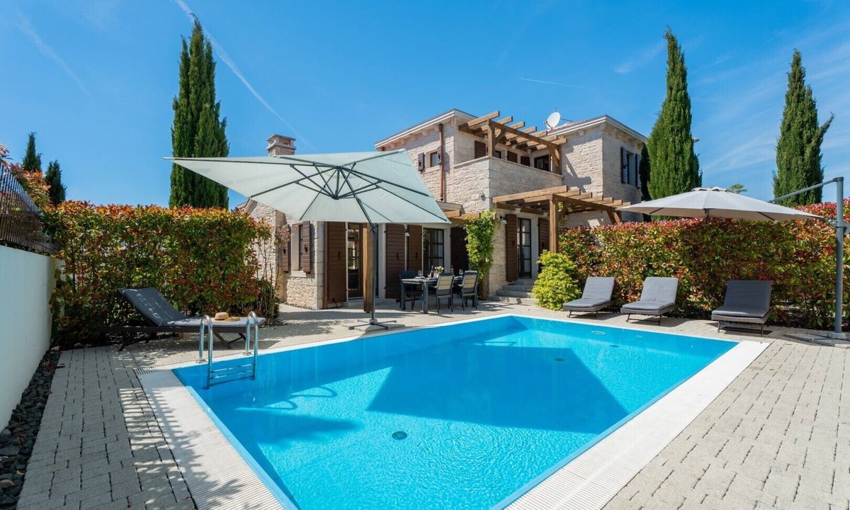 Liznjan Villa | Dreamy place Zanelli surrounded by lovely greenery and Mediterranean herbs