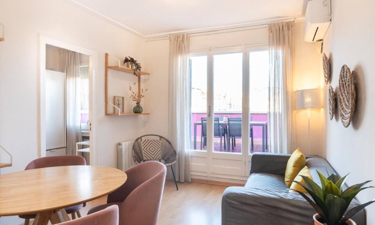 Esquerra de l'Eixample Apartment | Dreamy sunsets in a central penthouse w/terrace