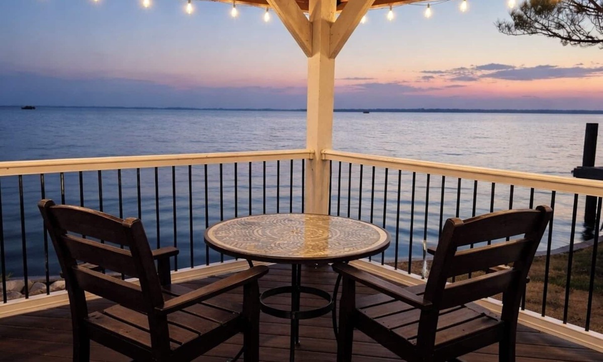 Sandbridge Cottage | Dreamy Sunsets! Waterfront-Pool-Kayak-Pet Friendly-Pickleball!