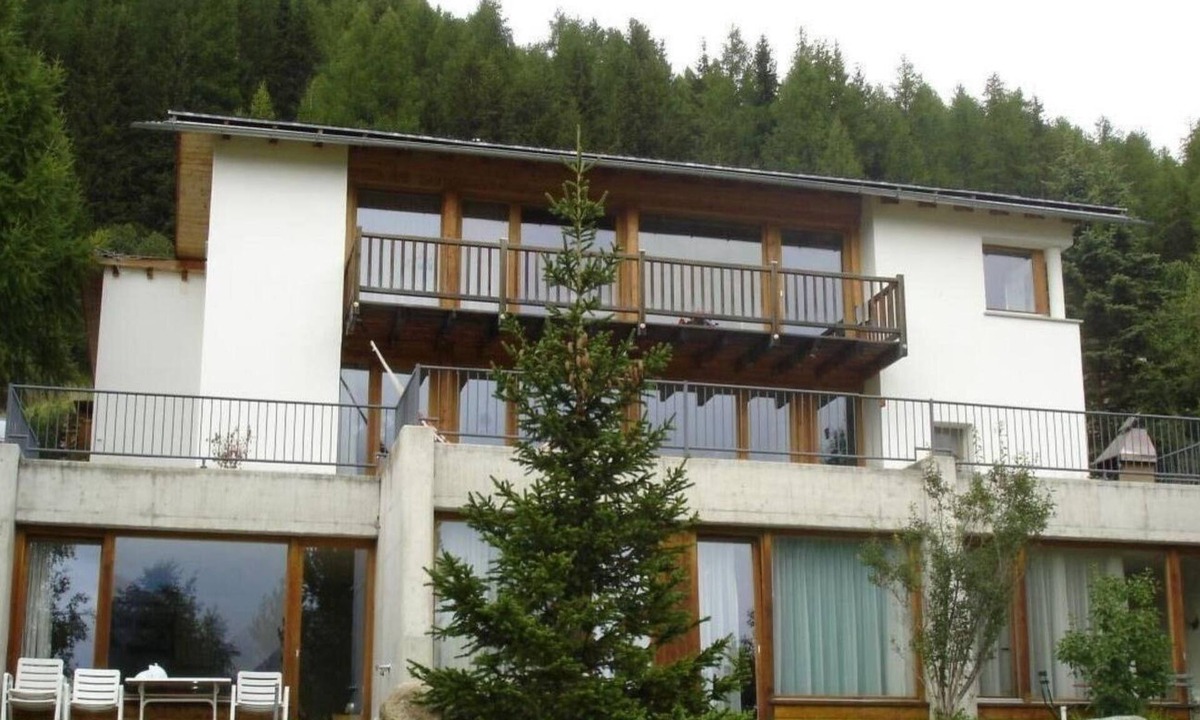 Bever Apartment | Drei 1/2 -ZiWohnung by Interhome