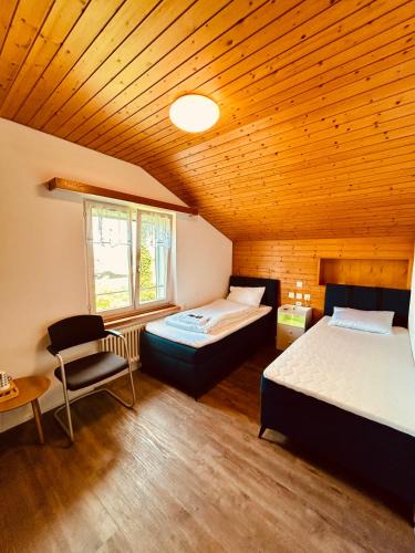 Heiden House | Dreibettzimmer mit eigenem Bad und Seeblick