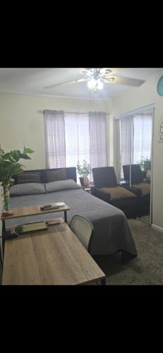 North Lauderdale House | Drew's Getaway with shared common space