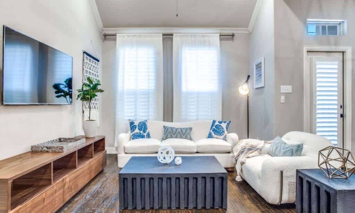 Legacy Park House | Driem House Luxurious Home in Legacy - Long Term