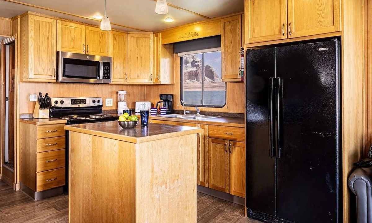 Wahweap Boat Rental | Drift, Dream, Discover: Your Houseboat Adventure Awaits!