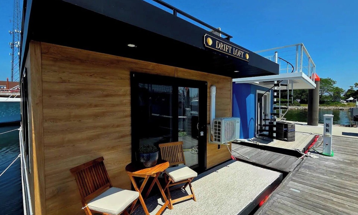 New Bedford House | Drift Loft Houseboat