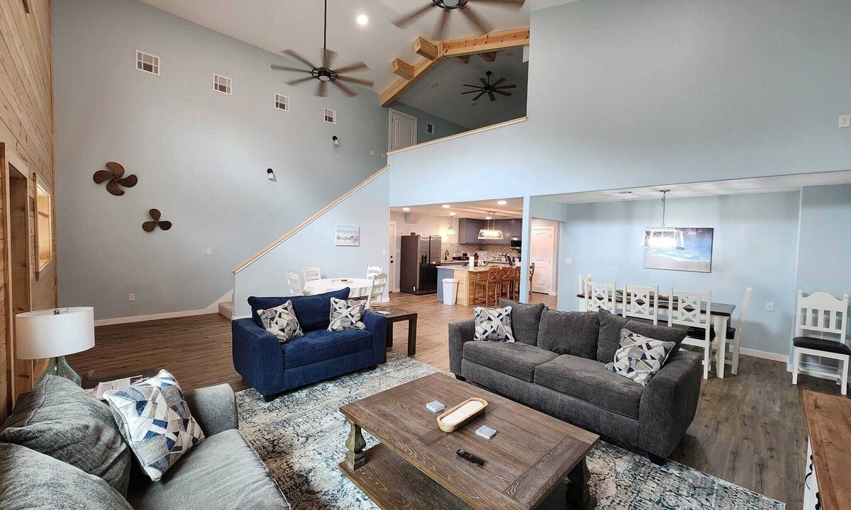 Long Mott House | Driftaway Barndo is steps to Seadrift fishing pier