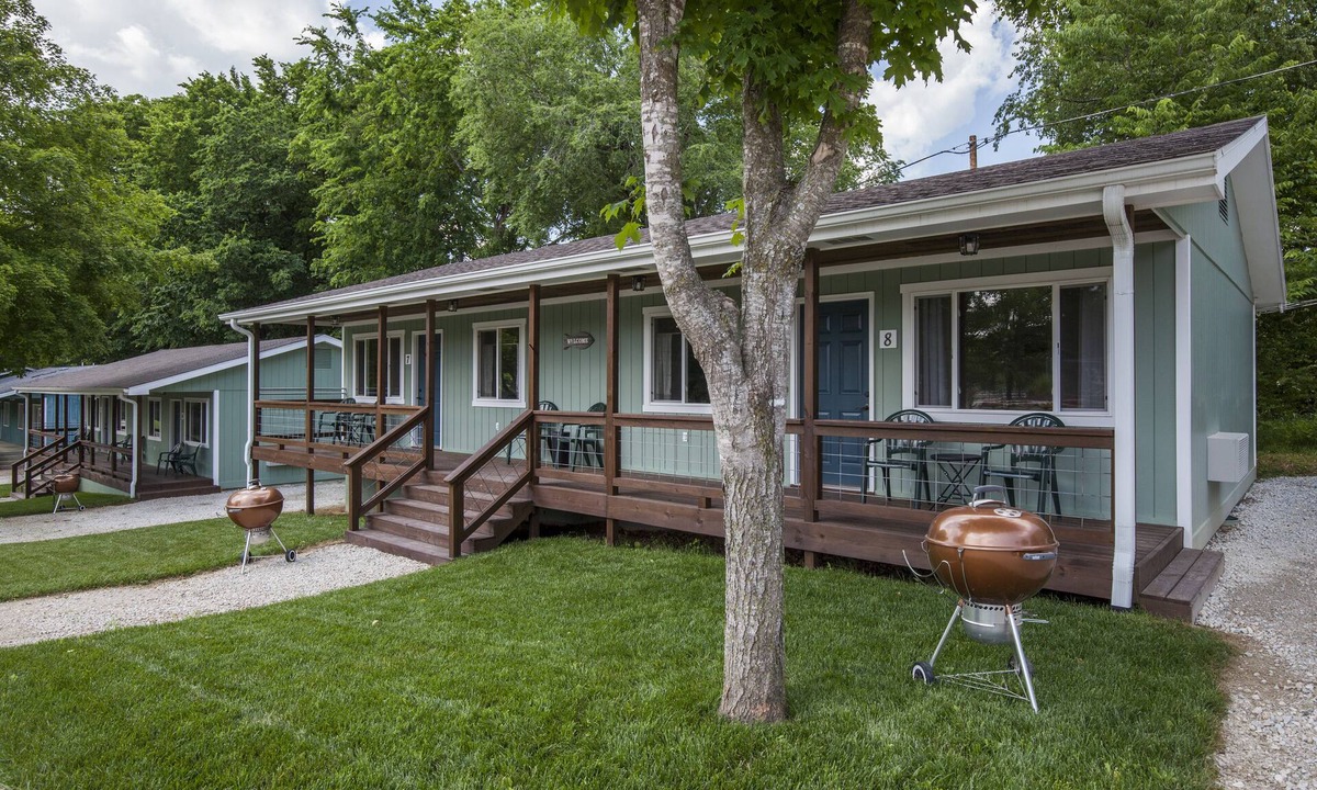 Branson Cabin | Driftwater Resort Cabin #8 with Lake Taneycomo Access & Pool!