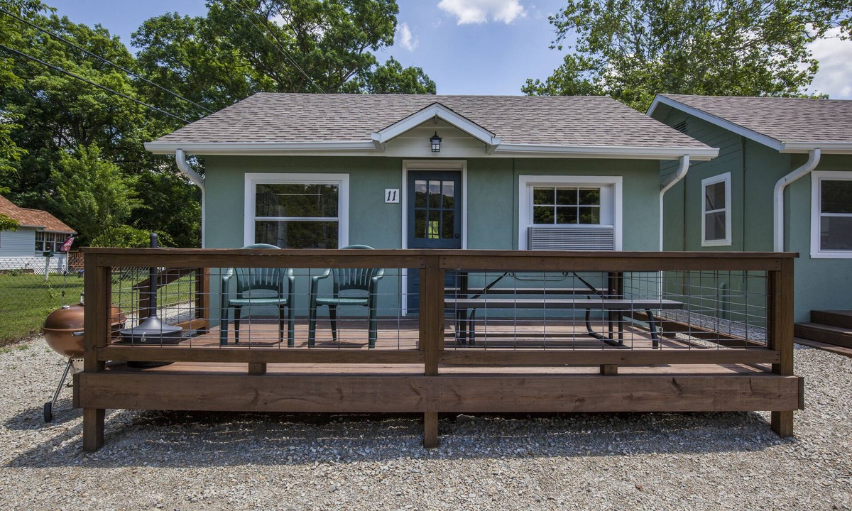 Branson Cottage | Driftwater Resort Cabin #11 with Lake Taneycomo Access & Pool!