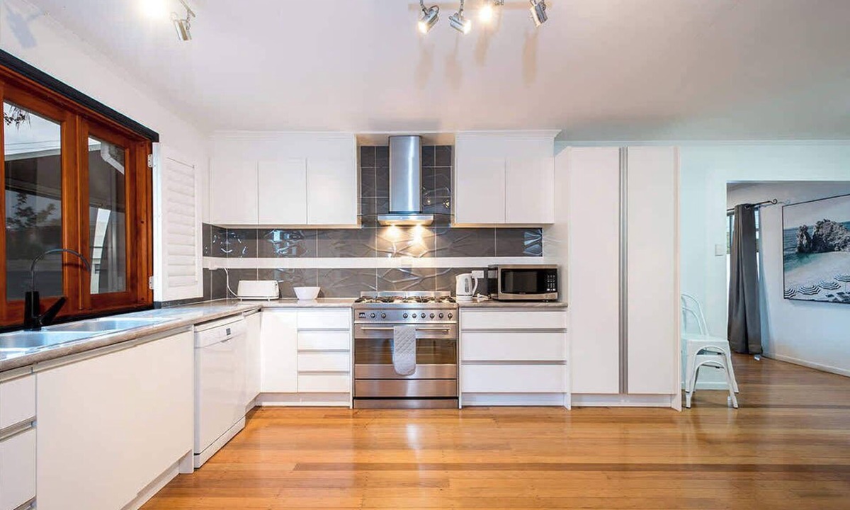 Burleigh Heads House | Driftwood By Khove