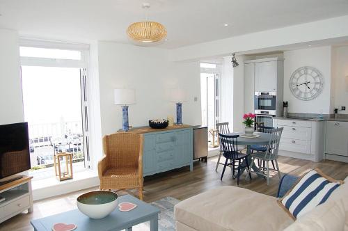 Tywyn House | Driftwood Designer Apartment
