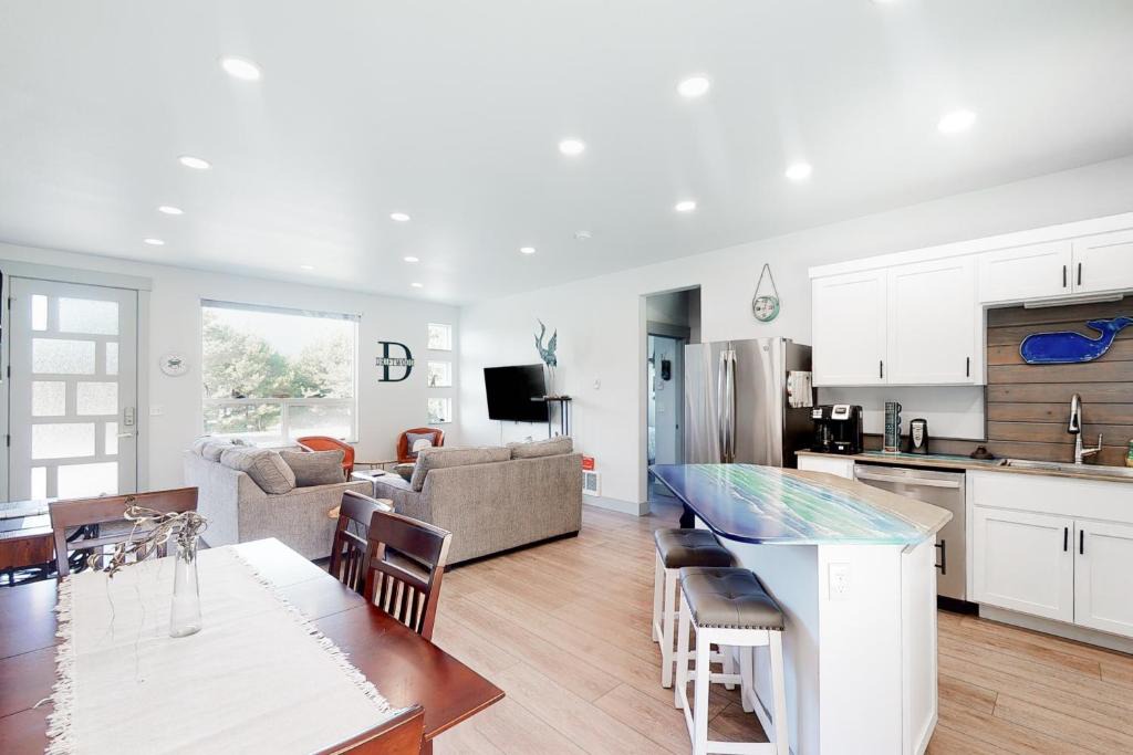 Bandon House | Driftwood Duet