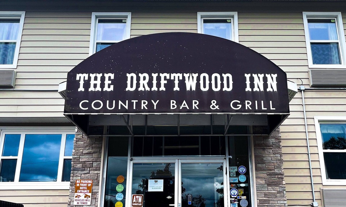 Deer Lake Hotel | Driftwood Inn