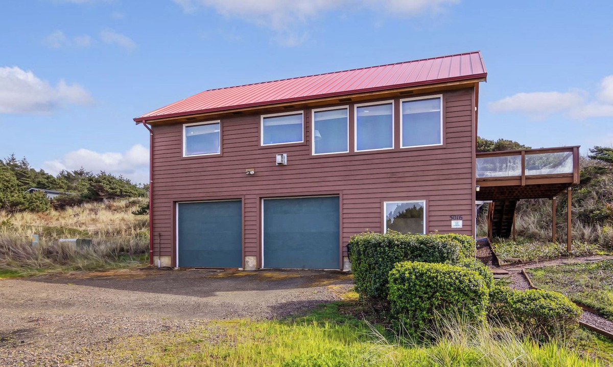 Waldport House | Driftwood Loft - Seal Rock