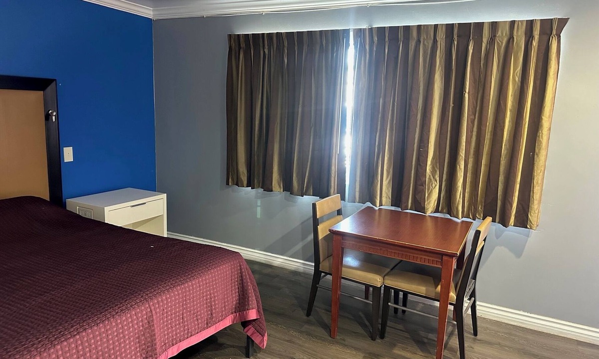Colton Hotel | Driftwood Motel - Colton