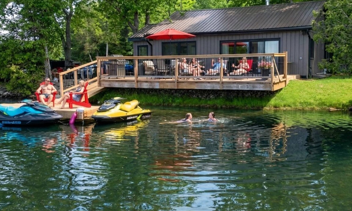 Baddow Cottage | Driftwood Point Waterfront Cottage