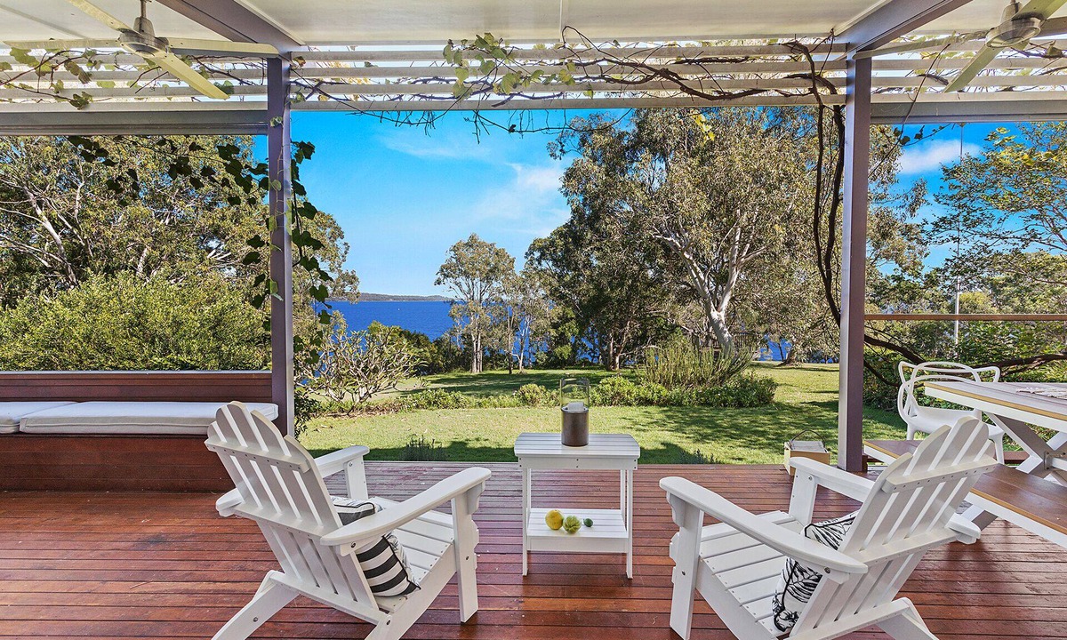 Soldiers Point House | Driftwood - Waterfront Cottage