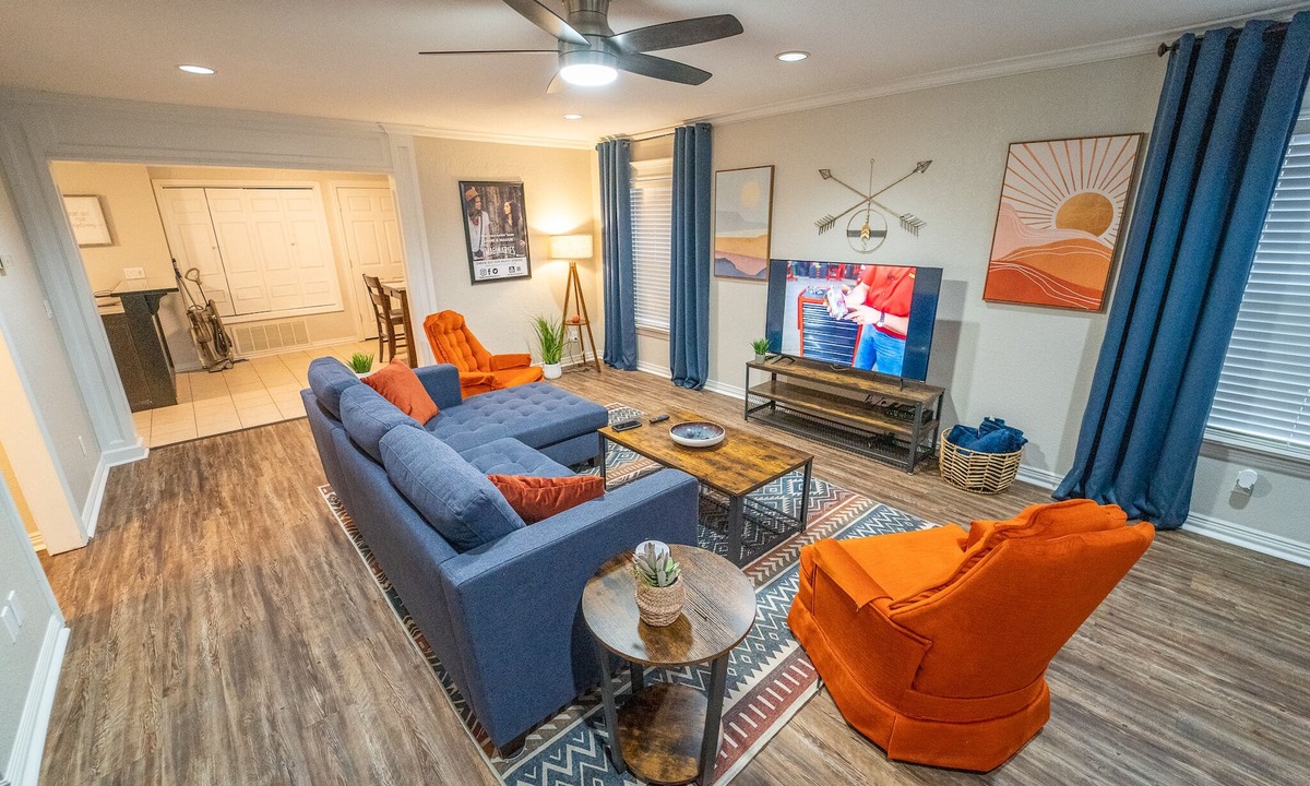 Chickasha House | Drover House | USAO | Private Pool | King Bed | WD