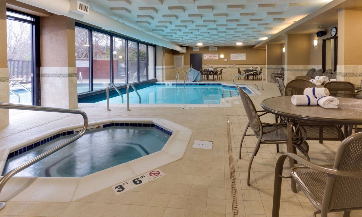 Crestline Heights Hotel | Drury Inn & Suites Birmingham Grandview
