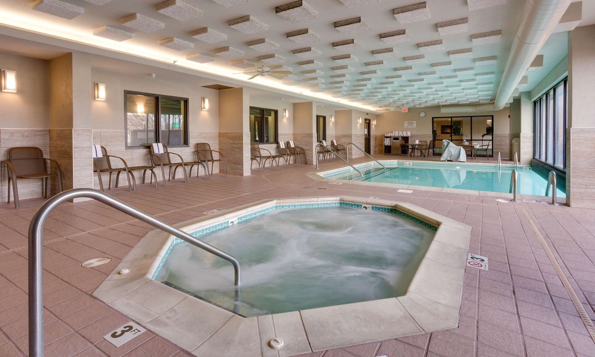 Overland Park Hotel | Drury Inn & Suites Kansas City Overland Park