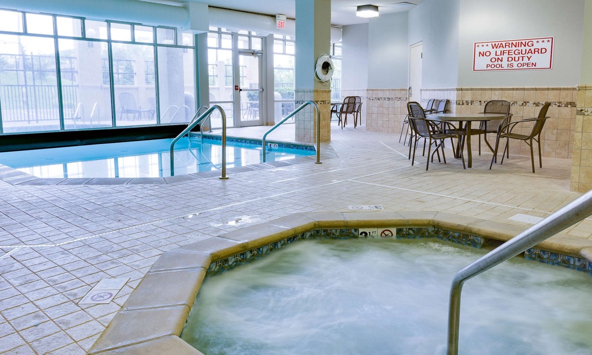 Franklin Hotel | Drury Inn & Suites Middletown Franklin