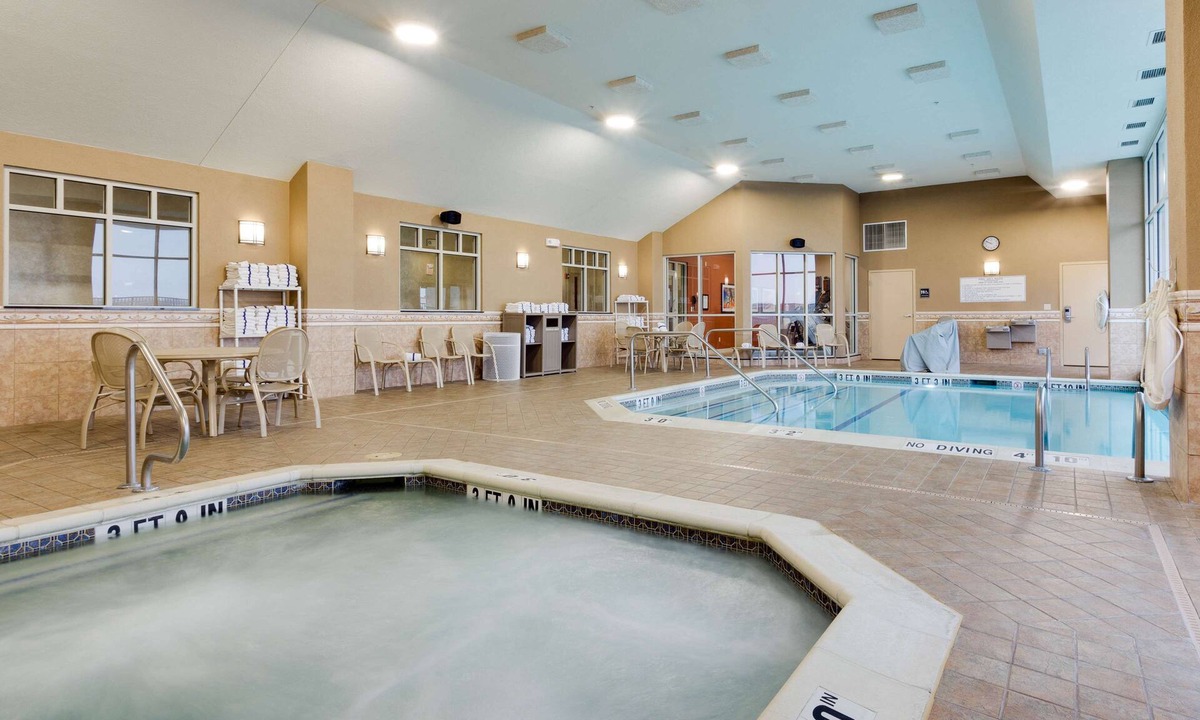 O'Fallon Hotel | Drury Inn & Suites St. Louis O'Fallon, IL