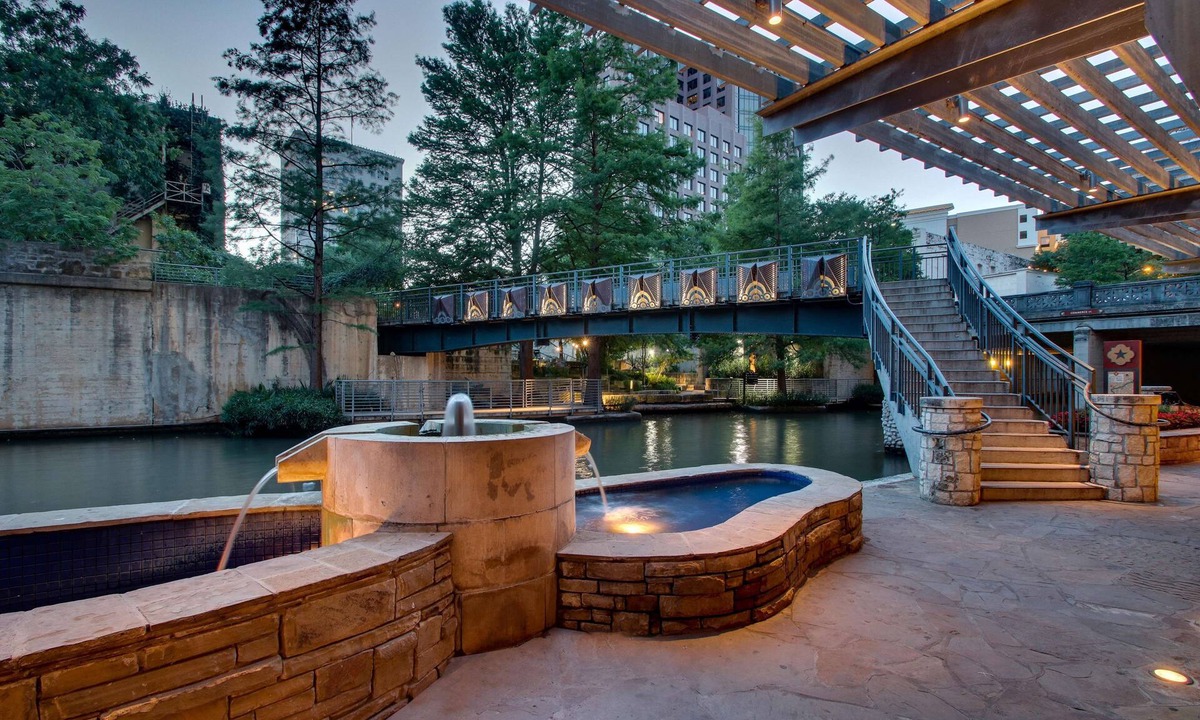 Downtown San Antonio Hotel | Drury Plaza Hotel San Antonio Riverwalk