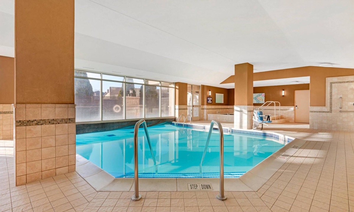 Brentwood Hotel | Drury Plaza Hotel St. Louis Brentwood