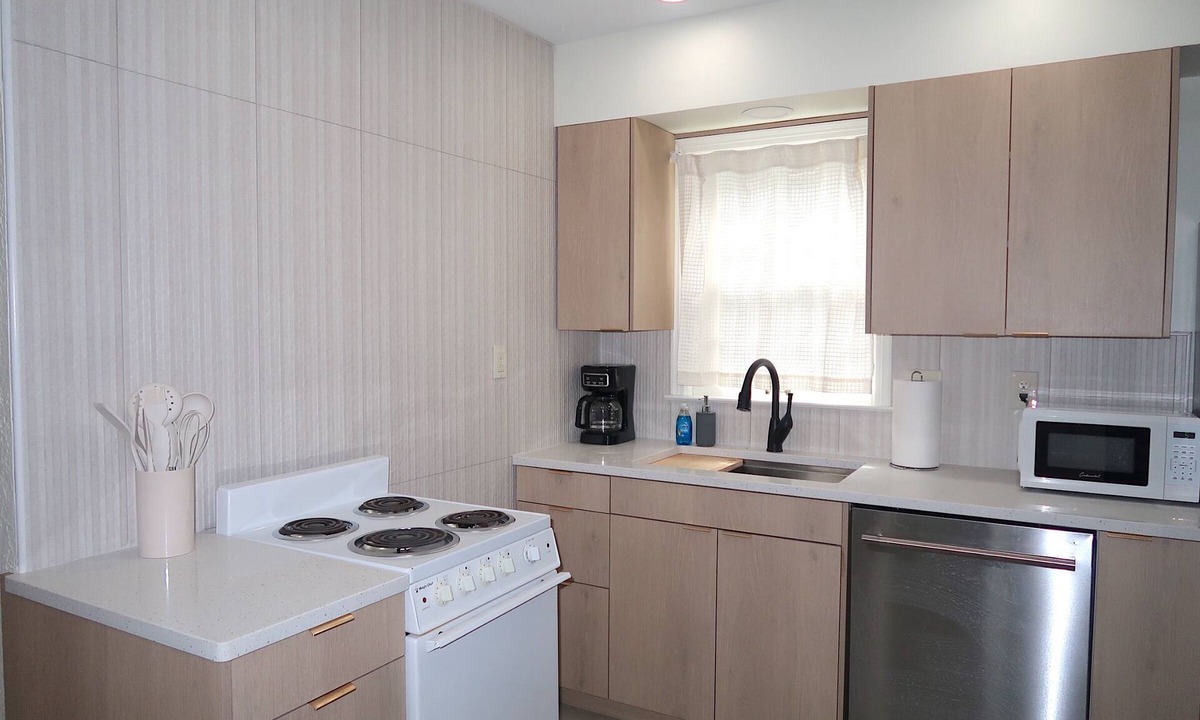 Wichita House | DT Location W Washer and Dryer. Fully Renovated.