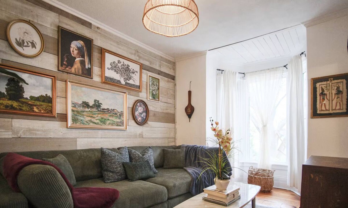 Bowmanville House | DT Retreat : Firepit, Backyard, Arcade