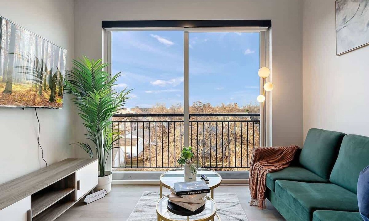 St. Anthony West Apartment | DT, UMN, New 1BD GYM, Rooftop, Free Parking
