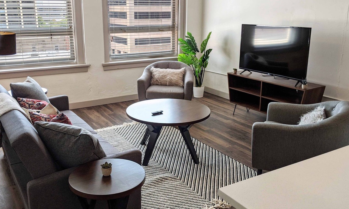 Downtown Wichita Apartment | DT Wichita Apt 24/7 Fitness Studio WFH Ready