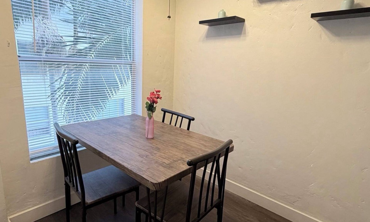 Huntington Park Apartment | DTLA Loft Hideaway