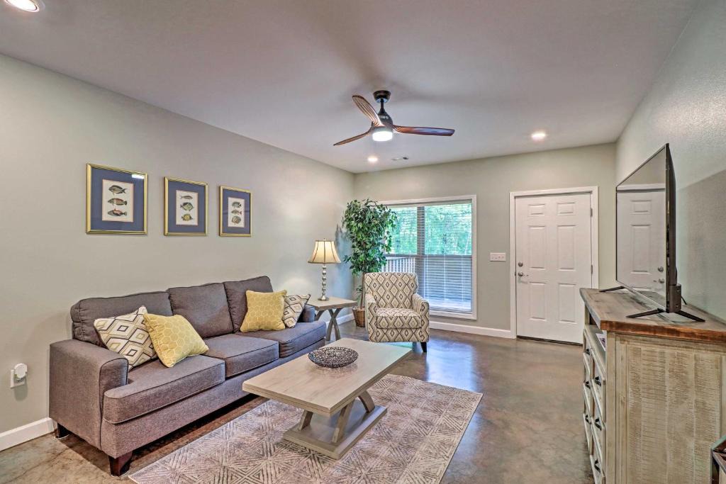 Bull Shoals House | Dtwn Bull Shoals Condo: 1 Mi to Lake Access!