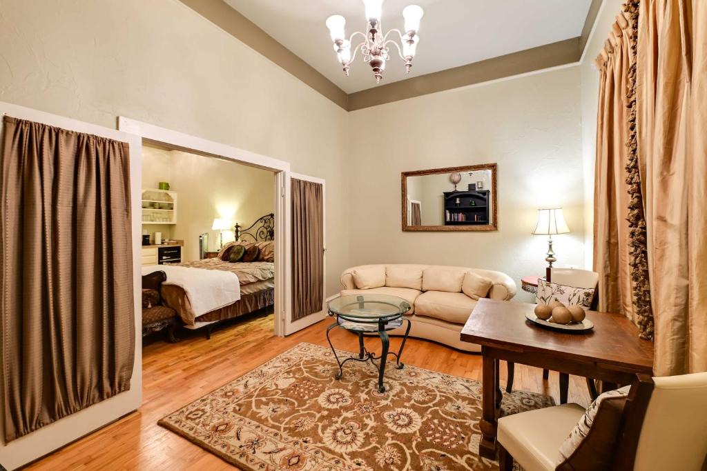 Decatur Apartment | Dtwn Decatur Apt: Walk to Restaurants & Shops