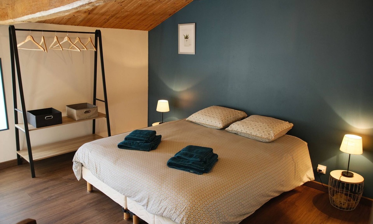 Les Epesses Bed & Breakfast | Du Côté de l’Étang Guest Room, Castanea